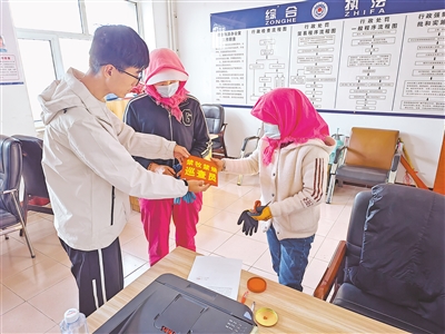     青銅峽市葉盛鎮(zhèn)安排開展防火巡查工作。